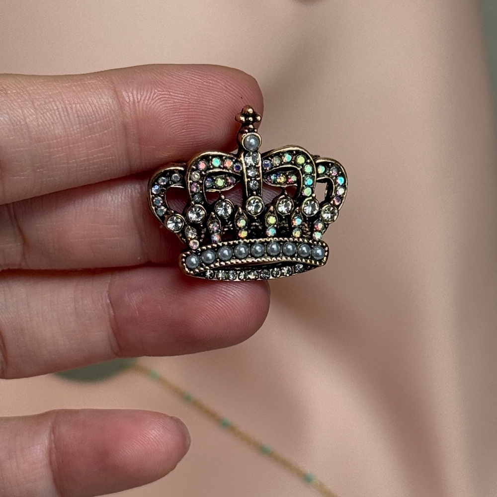 ⚜️ Silver Crown Brooch - Picture 5 of 8